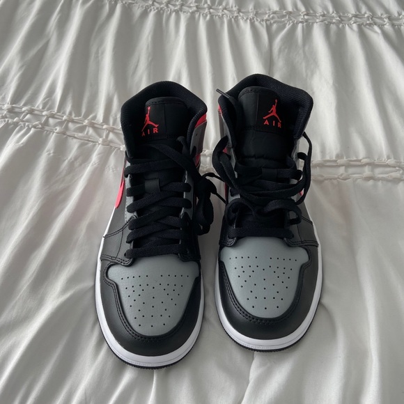 Women’s Air Jordan’s - Picture 4 of 5